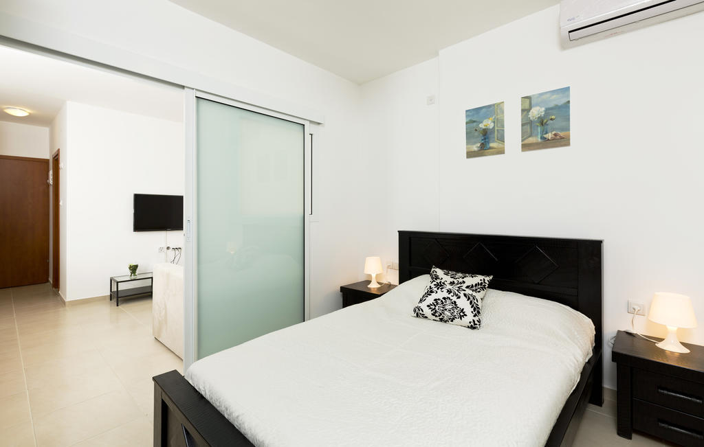Home4Trip Bat Yam Room photo